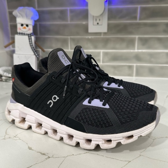 ON Cloudswift. Women's Size 10. Color Purple And Black. - Picture 2 of 10